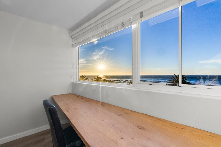 To Let 4 Bedroom Property for Rent in Sea Point Western Cape